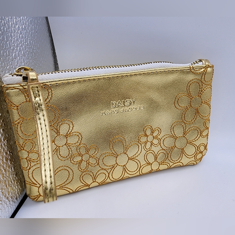 Marc Jacobs Daisy gold wristlet like new